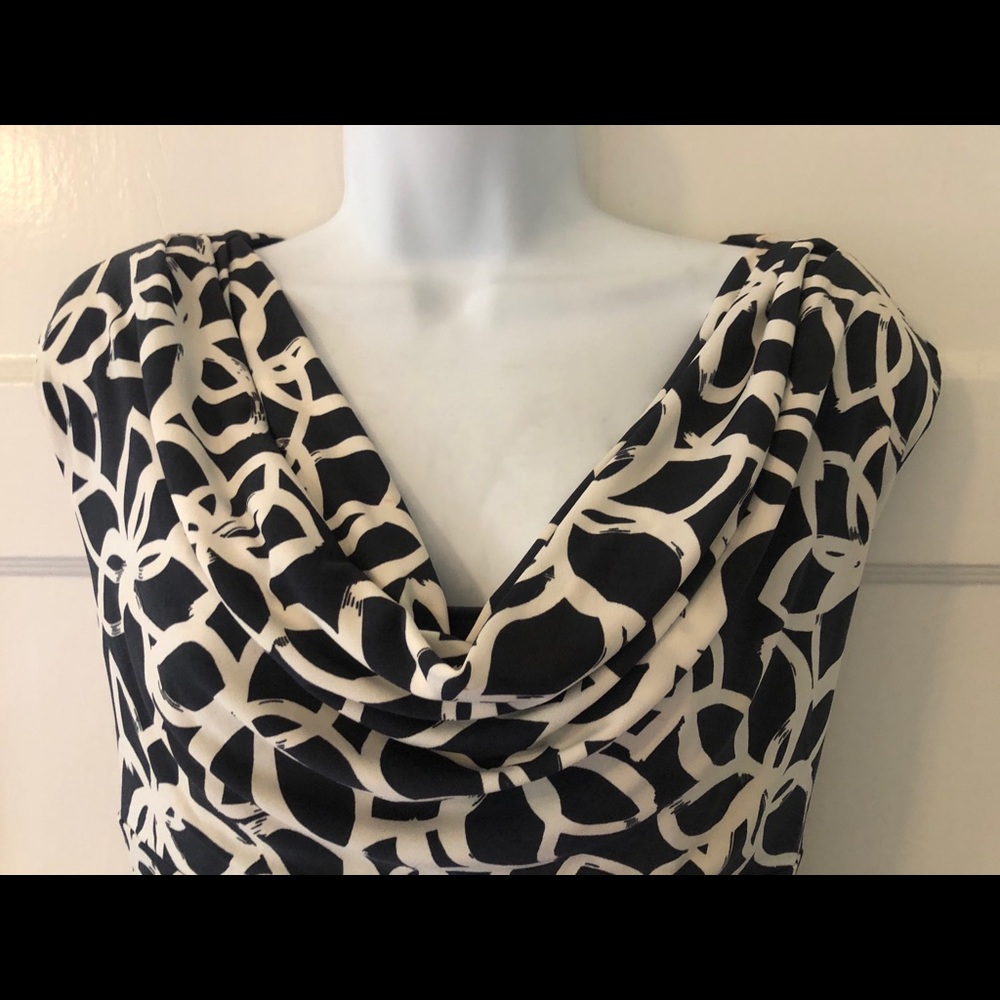 Like new body con dress - Picture 4 of 7
